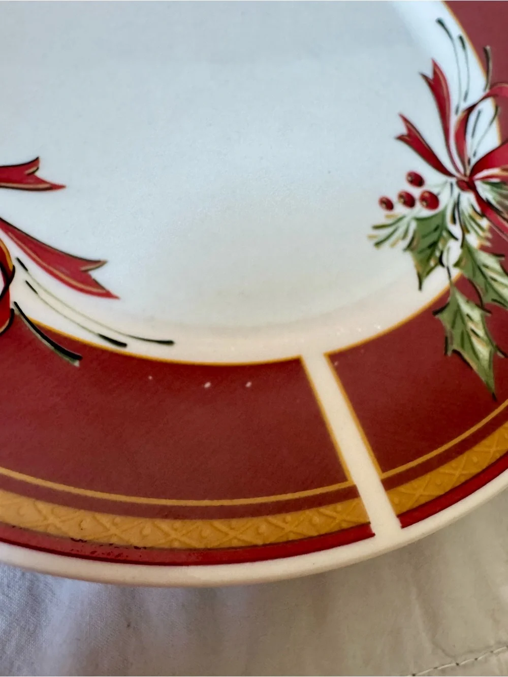 Gibson Everyday Christmas Holiday Salad Plates (7) Holly, Bows & Berries(GID205)